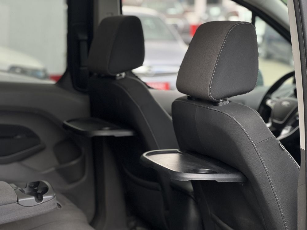 FORD CONNECT Tourneo230 1.5 TDCi L2 Titanium (7 személyes ) 79e km. M.o.-i. Márkaszervizelt előélet!