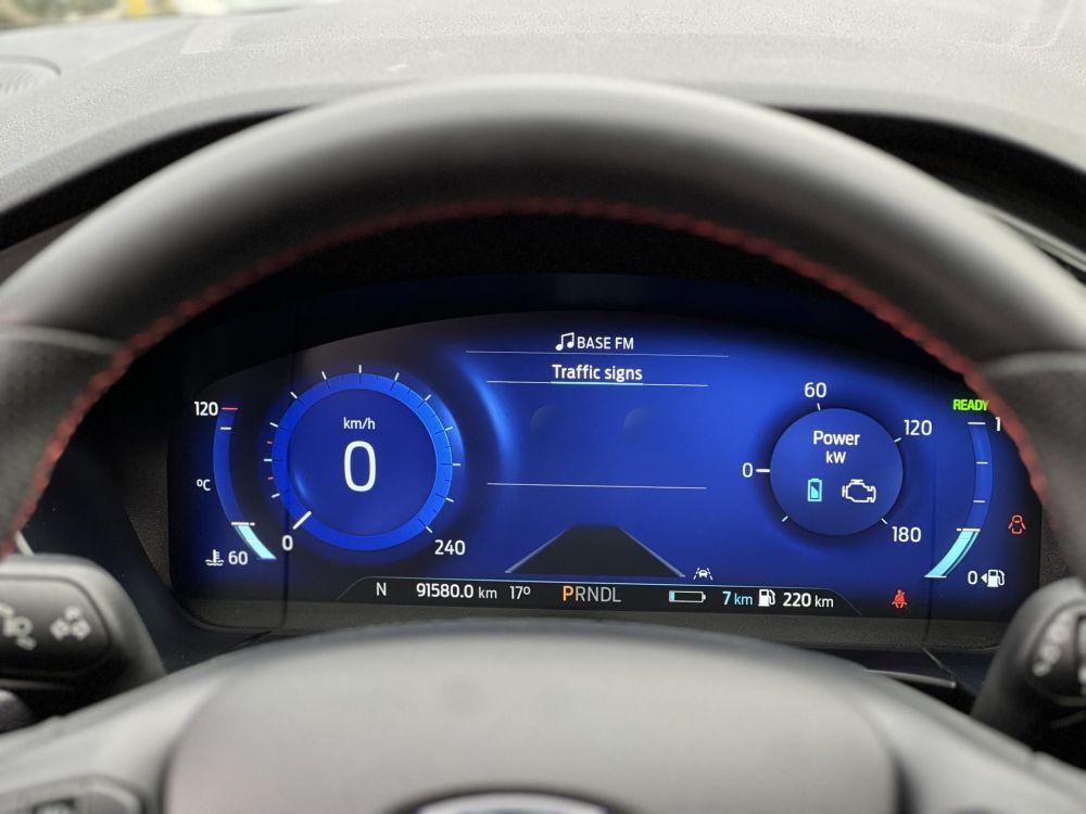 FORD KUGA 2.5 PHEV ST-Line X CVT 91e km