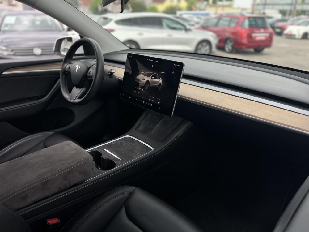 TESLA MODEL Y Performance AWD (Automata) 138e km. AMD Ryzen. mátrix LED. hőszivattyú. garanciális. 8db kerék. (19-21)