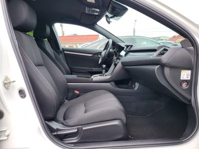 HONDA CIVIC 1.0 T Elegance Navi M.o.i. 1.tul. Márkaszervizelt! 150e km-ig garanciális!