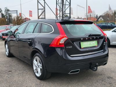 VOLVO V60 2.4 D [D6] PHEV AWD Momentum Geartronic Xenon Navi Tempomat PDC Ülésfűtés Memória Vonóhorog