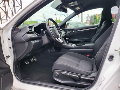 HONDA CIVIC 1.0 T Elegance Navi M.o.i. 1.tul. Márkaszervizelt! 150e km-ig garanciális!