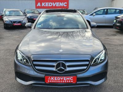 MERCEDES-BENZ E 220 d T 9G-TRONIC LED Panoráma Carplay Navi Kamera Ülésfűtés Megkímélt!