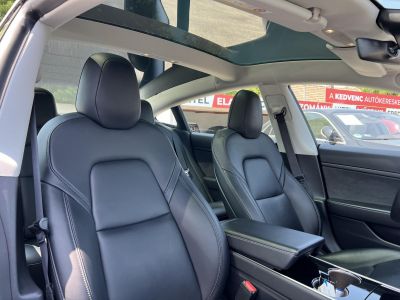 TESLA MODEL 3 Standard Range Plus Aut garanciális. 2 töltőkábel!