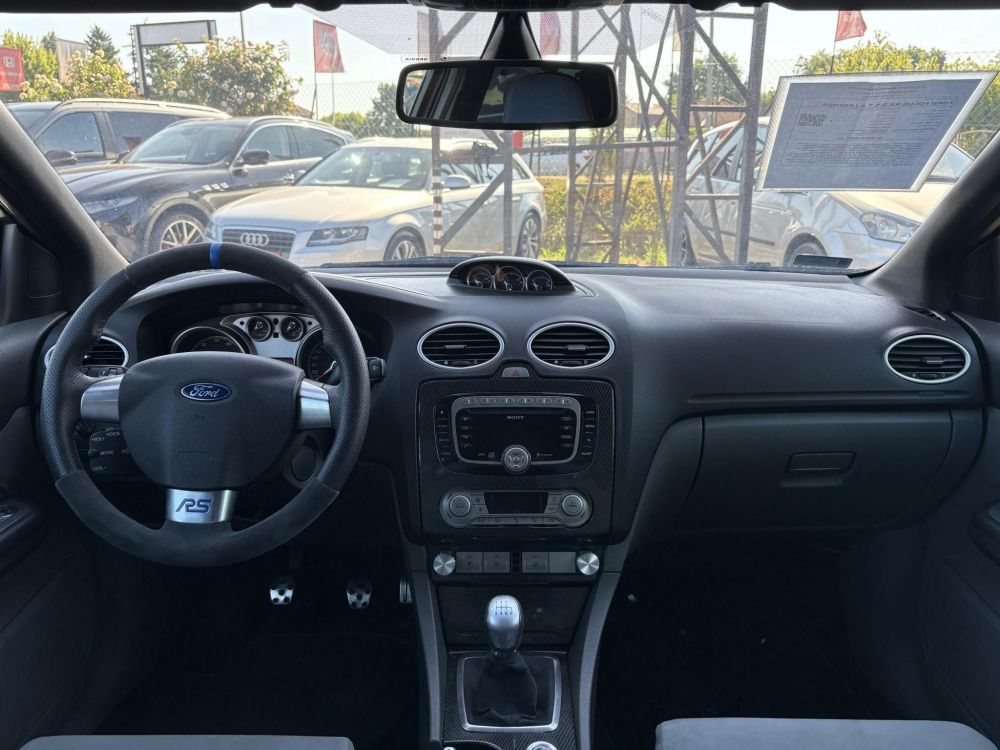 FORD FOCUS RS 2.5 T Értékes kiegészítőkkel