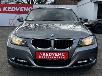 BMW 320d xDrive Touring (Automata) Bordó bőr belső.153e km. M.o.-i. frissen szervizelt! panoráma tető ülésfűtés