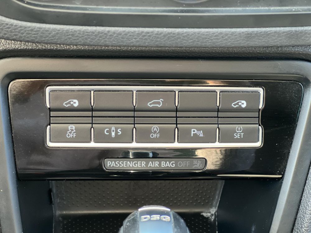 VOLKSWAGEN SHARAN 2.0 TDI BMT SCR Highline DSG [7 személy] Dynaudio. ülésmemória. Carplay. pano. vonóhorog. kamera. stb