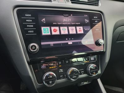 SKODA OCTAVIA Combi 2.0 CR TDI SCR Ambition Magyarországi Tempomat Ülésfűtés Carplay PDC Bluetooth Szervizelt!