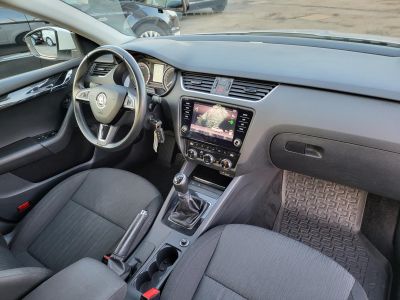 SKODA OCTAVIA Combi 1.6 CR TDI Ambition Magyarországi Tempomat Carplay Ülésfűtés Szervizelt!