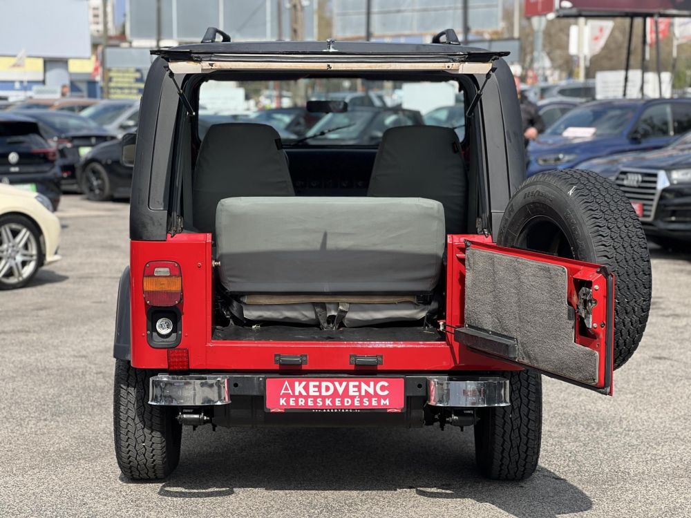 JEEP WRANGLER Hard Top 2.5 Nagyon szép karosszéria. európai kivitel. karbantartott