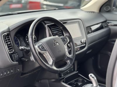 MITSUBISHI OUTLANDER 2.4 PHEV Instyle Premium 4WD CVT Magasan felszerelt. akár 40km elektromos hatótáv!