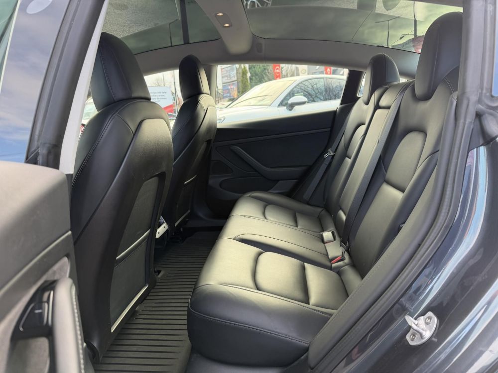 TESLA MODEL 3 Standard Range Plus Aut
