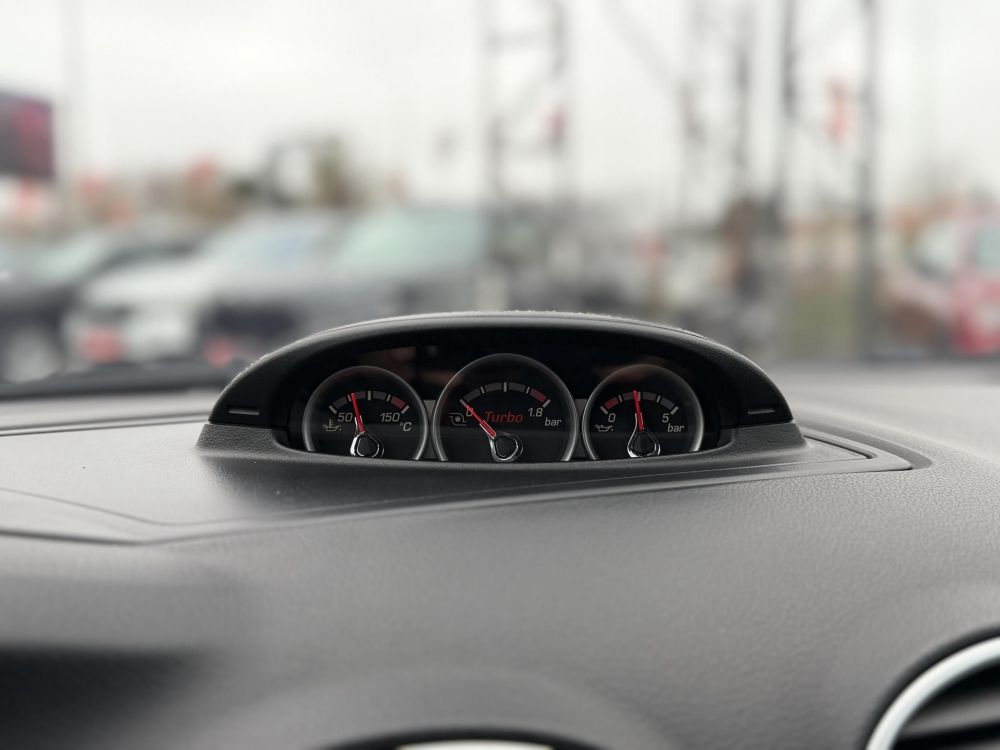 FORD FOCUS RS 2.5 T Értékes kiegészítőkkel