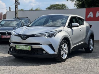 TOYOTA C-HR 1.8 Hybrid Dynamic e-CVT 104e km. LED. sávtartó. tempomat. kamera. márkaszervizelt előélet!