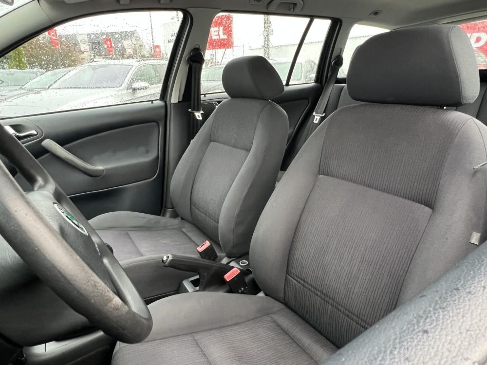 SKODA OCTAVIA Combi 1.6 Classic Klíma Vonóhororg City szervó!