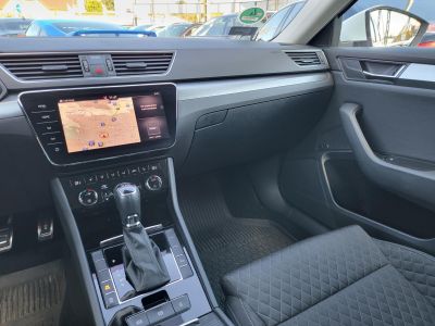 SKODA SUPERB Combi 2.0 TDI SCR Style DSG M.o.-i. Xenon Távtartó Sávtartó Navi Carplay Memória Canton Vonóhorog