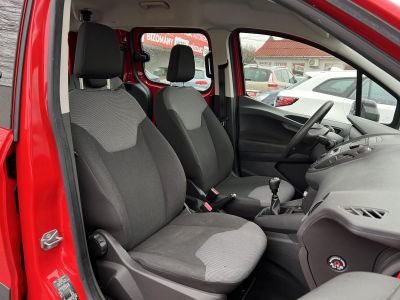 FORD TOURNEO Courier 1.5 TDCi Trend 119e km. Ülésfűtés Klíma Bluetooth Megkímélt!