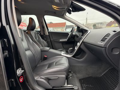 VOLVO XC60 2.0 D [D4] Momentum Geartronic FWD 155e km. Magyarországi Navi Memória Tempomat Ülésfűtés PDC Bluetooth