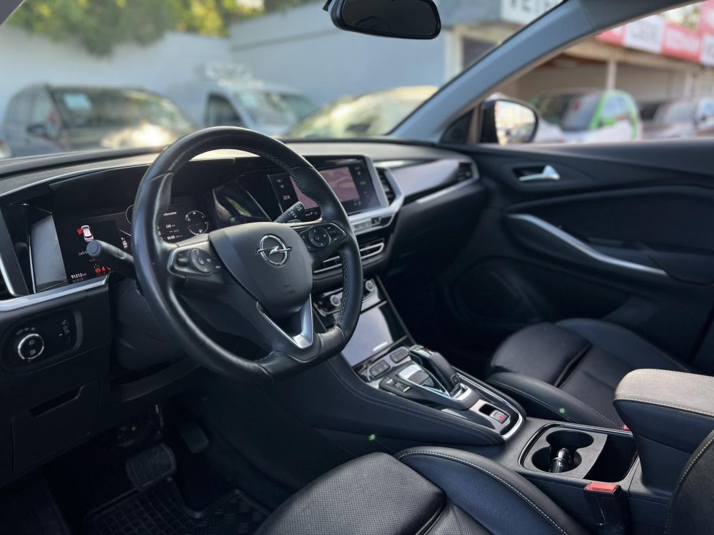 OPEL GRANDLAND 1.2 T Ultimate (Automata) 92e km. M.o.-i. LED. Memória. Üléshűtés. 360 fokos kamera. Carplay!