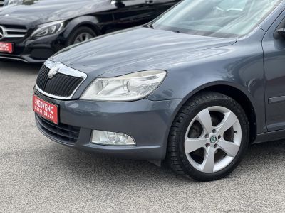 SKODA OCTAVIA Combi 2.0 TDI Ambiente DSG Tempomat Ülésfűtés Bluetooth Navigáció!