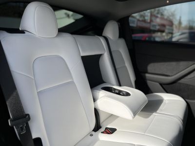 TESLA MODEL Y Performance AWD (Automata) 80e km. Fehér belső. FSD. AMD Ryzen. 2 gumigarnitúra. Garanciális!