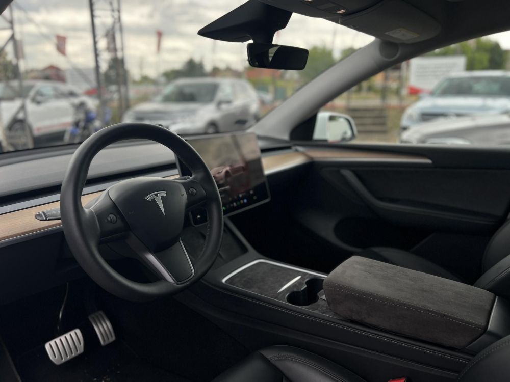 TESLA MODEL Y Performance AWD (Automata) 138e km. AMD Ryzen. mátrix LED. hőszivattyú. garanciális. 8db kerék. (19-21)