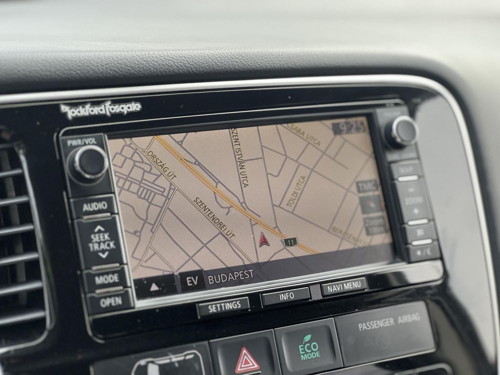MITSUBISHI OUTLANDER 2.0 PHEV Instyle Navi 4WD CVT