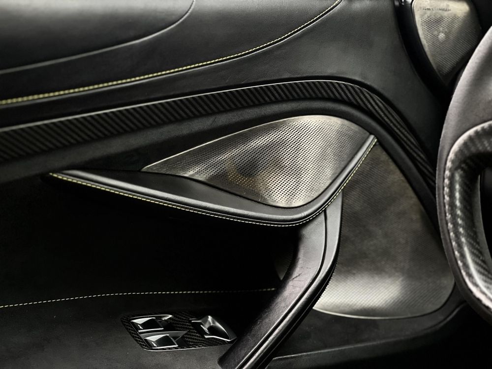 MCLAREN 720S Alcantara belső. carbon pack. Bowers&Wilkins hangrendszer