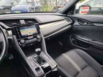 HONDA CIVIC 1.0 T Elegance Navi M.o.i. 1.tul. Márkaszervizelt! 150e km-ig garanciális!