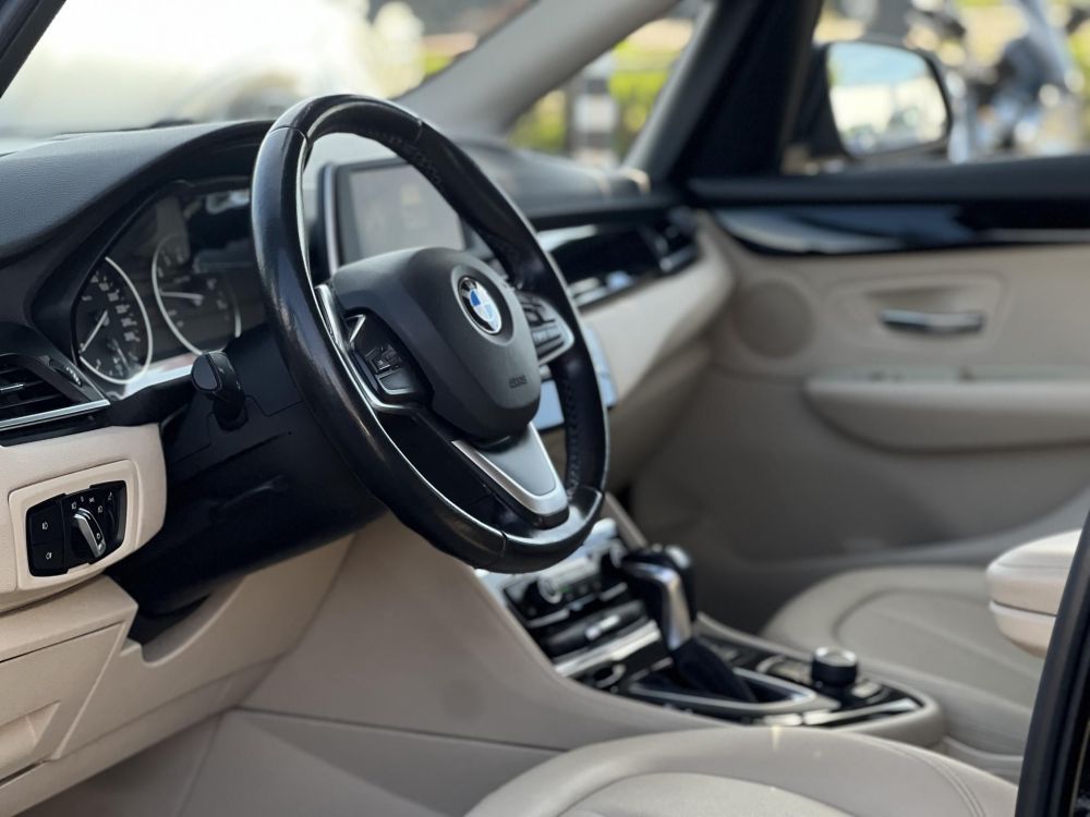 BMW 218i Advantage (Automata) Active Tourer. M.o.-i. vajbőr belső. ülésfűtés. keyless. Wallis szerviz