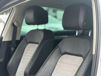 VOLKSWAGEN PASSAT VIII 2.0 TDI BMT SCR Comfortline DSG Magyarországi. Gyári fényezés. Végig vezetett szervizkönyv!