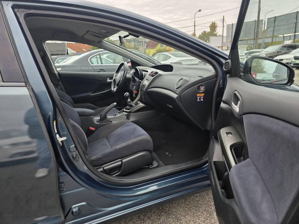 HONDA CIVIC 2.2 CTDi Executive Tempomat Kamera Vonóhorog Digitklíma 4-5L/100km!