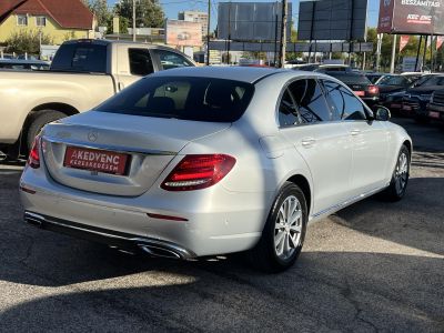 MERCEDES-BENZ E 220 d 9G-TRONIC LED Kamera Ülésfűtés PDC Holttérf. Bőr Szervizelt!