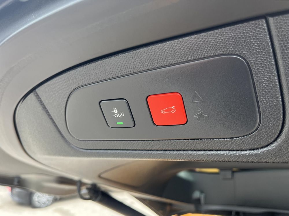 DS DS 7 Crossback 1.5 BlueHDi Rivoli S&S EAT8 Prémium felszereltség. Mátrix LED fényszórók