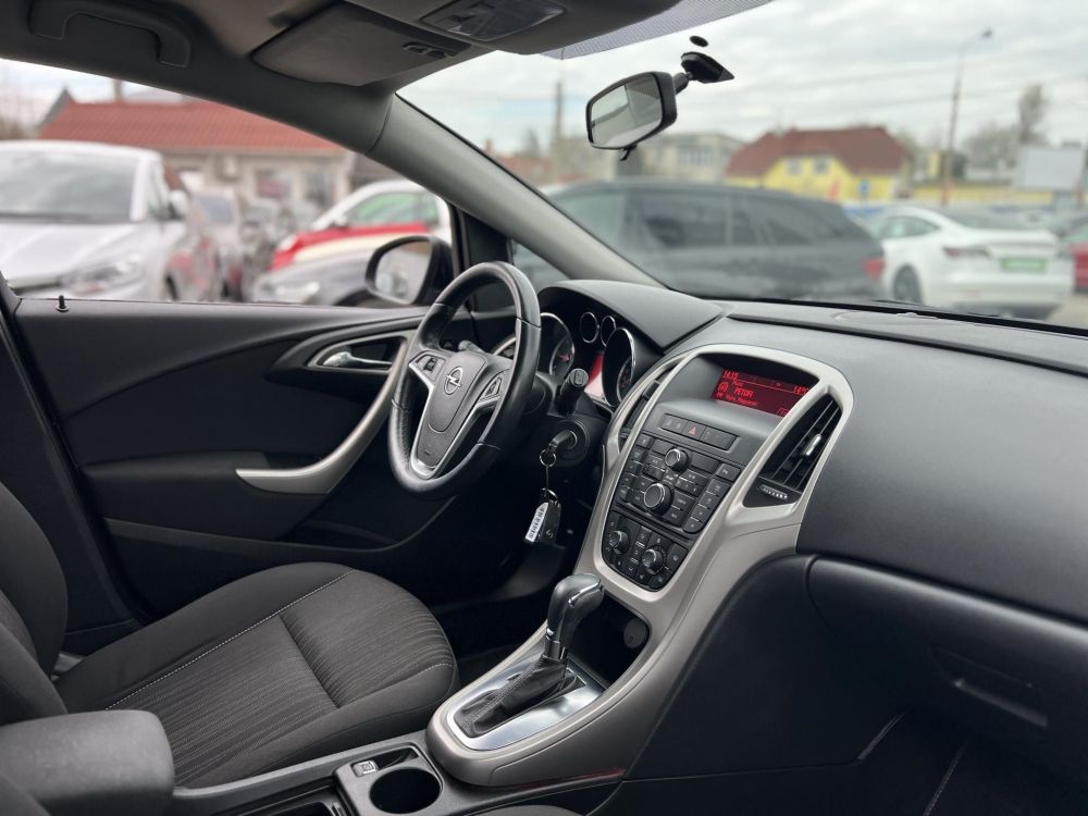 OPEL ASTRA Sports Tourer 2.0 CDTI Sport Tempomat Digitklíma Tolatóradar Multikormány Ülésfűtés