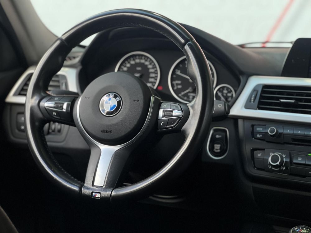 BMW 318d 156e km. ülésfűtés. navigáció. bluetooth. tolatóradar. keyless. 2 gyári kulcs!