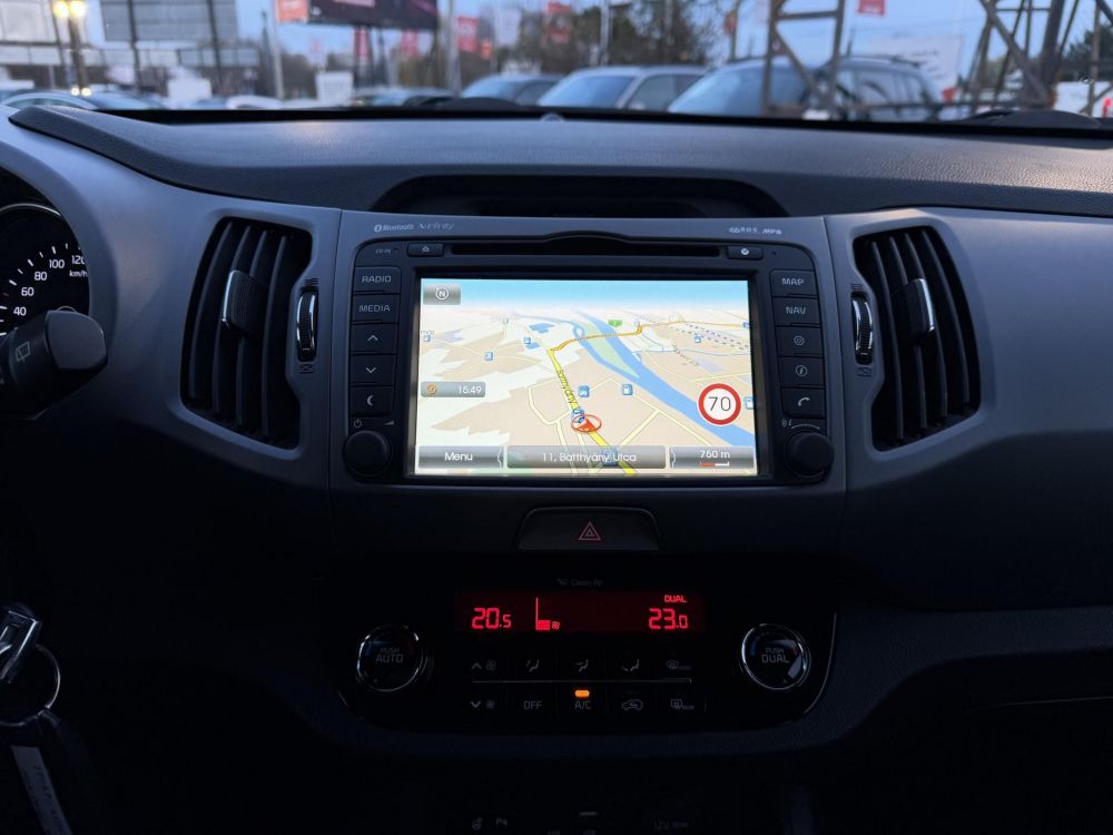 KIA SPORTAGE 2.0 CRDi LX 4x4 (Automata) Magasan felszerelt. Difizár. Téli-nyári gumi garnitúra!