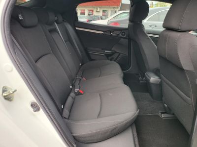 HONDA CIVIC 1.0 T Elegance Navi M.o.i. 1.tul. Márkaszervizelt! 150e km-ig garanciális!