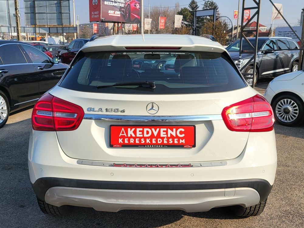 MERCEDES-BENZ GLA 180 d Style 7G-DCT M.o.-i. Bi-xenon Tempomat PDC Ülésfűtés Megkímélt! Szervizelt!
