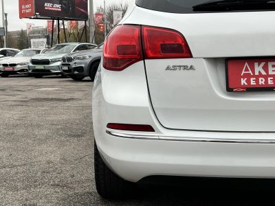 OPEL ASTRA J 1.6 Selection Klíma Tempomat Bluetooth Új kuplung! Téli/nyári garnitúra!