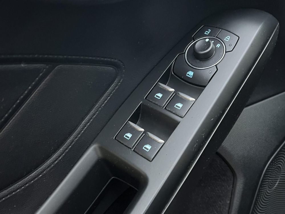 FORD FOCUS 1.0 EcoBoost Connected M.o.-i. 1.tul. Márkaszervizelt. Carplay!