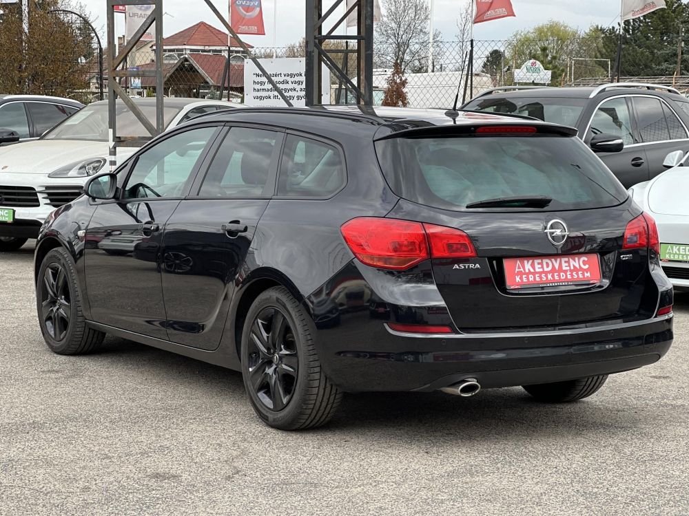 OPEL ASTRA Sports Tourer 2.0 CDTI Sport Tempomat Digitklíma Tolatóradar Multikormány Ülésfűtés