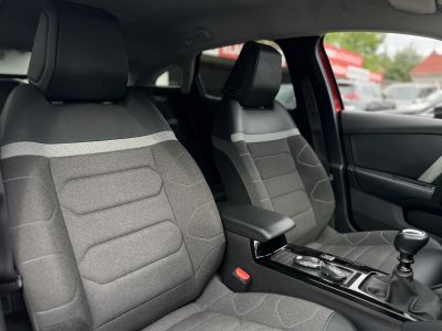 CITROEN C4 1.2 PureTech Feel Plus M.o.-i. 1.tul. 61e km. LED. 360 kamera. HUD. Vonóhorog!