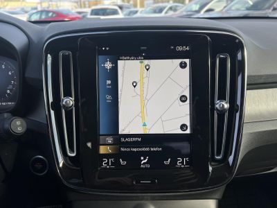 VOLVO XC40 2.0 [B4] MHEV R-Design Geartronic M.o.-i. 1.tul. Márkaszervizelt. Panorámatető Harman/Kardon Carplay Memória