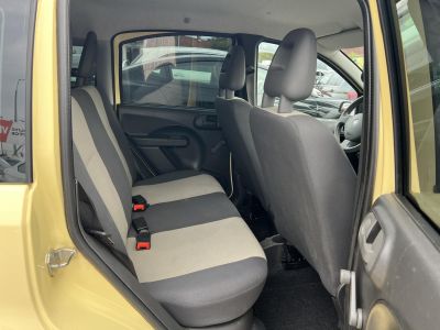 FIAT PANDA 1.1 Active 22e km!! Magyarországi. 4 évszakos gumik. Vonóhorog!