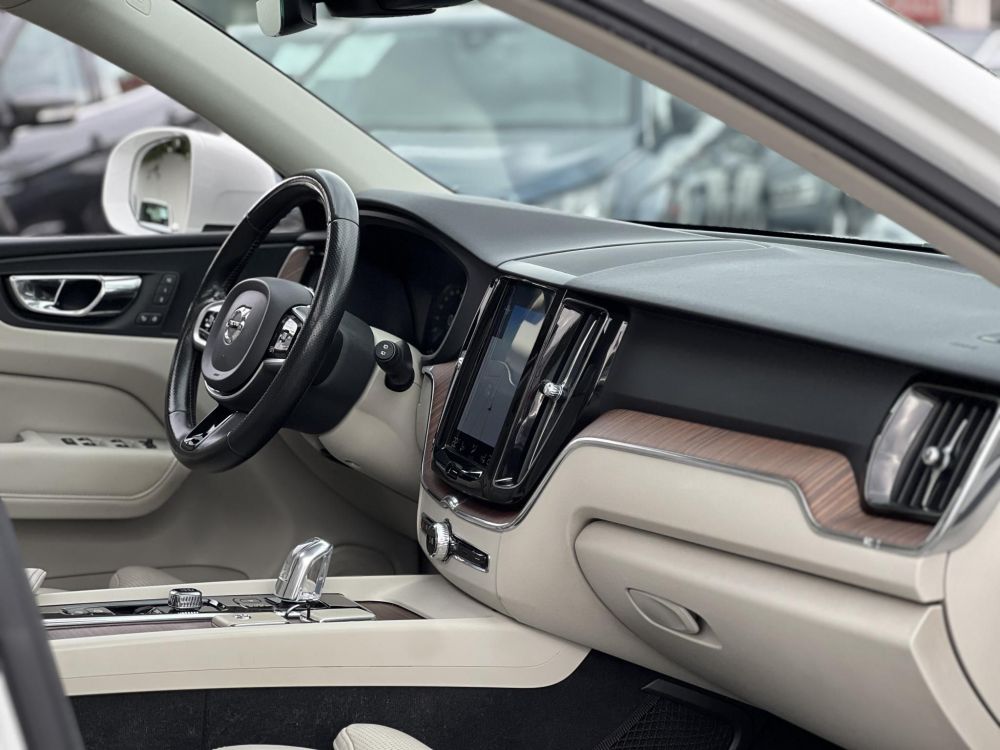 VOLVO XC60 2.0 [T8] Twin Engine Inscription AWD Geartronic M.o.-i. Volvo Galériában szervizelt. vezérlés cserélve. teljes felszereltség!