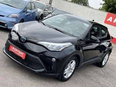 TOYOTA C-HR 1.8 Hybrid Comfort Business e-CVT LED Tempomat Carplay Ülésfűtés Navi Kamera Keyless Megkímélt!