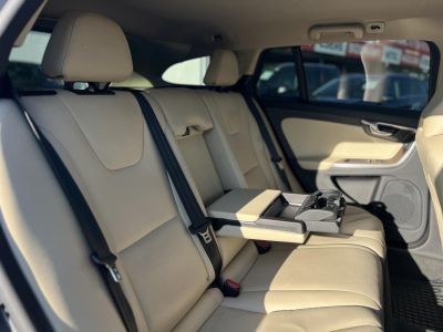 VOLVO V60 2.0 [T4] Kinetic Geartronic M.o.-i. magasan felszerelt. végig vezetett szervizkönyv!