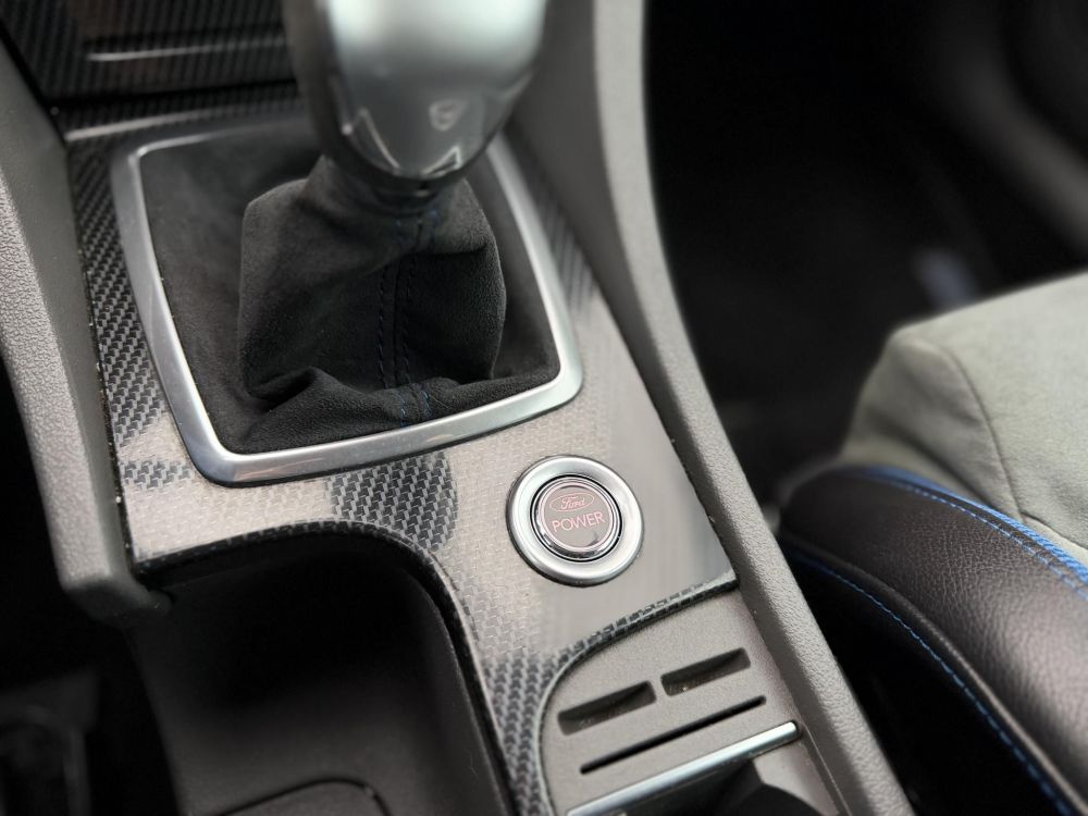 FORD FOCUS RS 2.5 T Értékes kiegészítőkkel