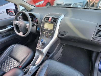 TOYOTA AURIS 1.8 HSD Sol Navi (Automata) Xenon Tempomat Kamera Digitklíma Vonóhorog Keyless